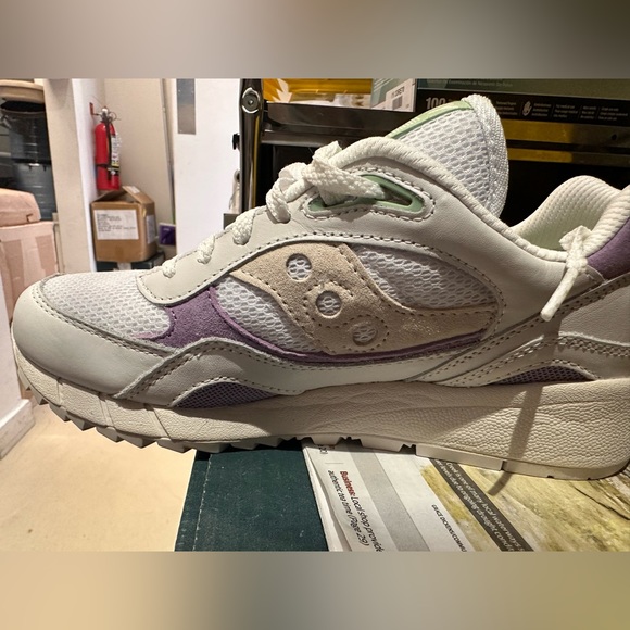 NIB Saucony Shadow White & Purple sneakers New in Box NIB 7.5 - Picture 2 of 5